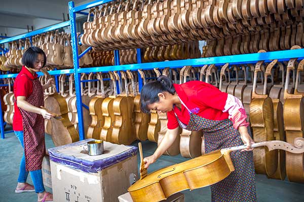 教大家調配小提琴的油漆